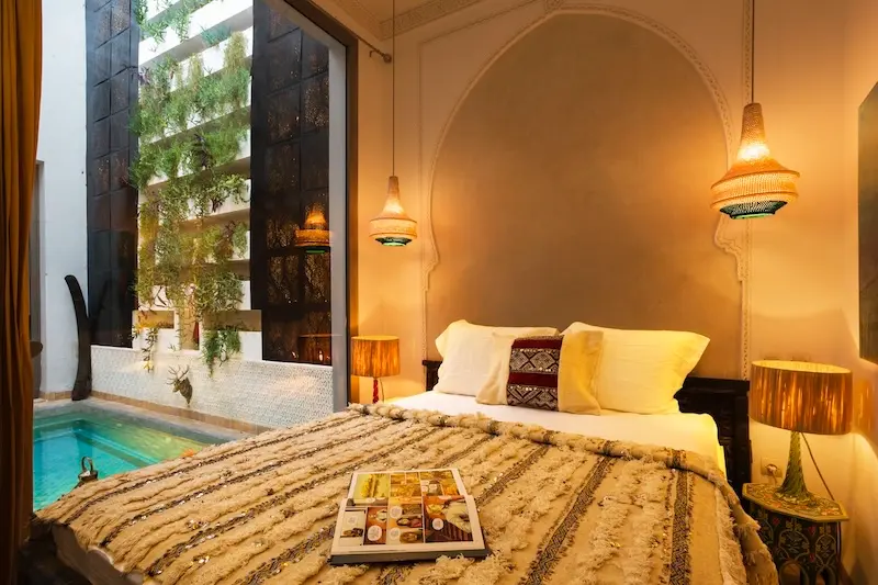 Single room, but fits also two. Luxury for romantic couples
